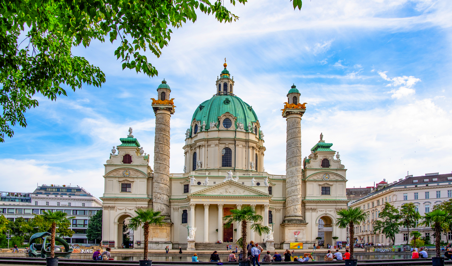 Karlsplatz und Karlskirche in Wien
